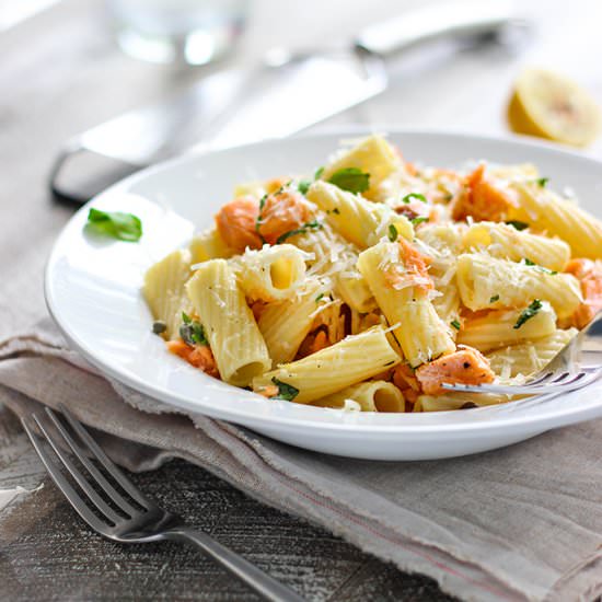 Lemon Garlic Pasta with Salmon