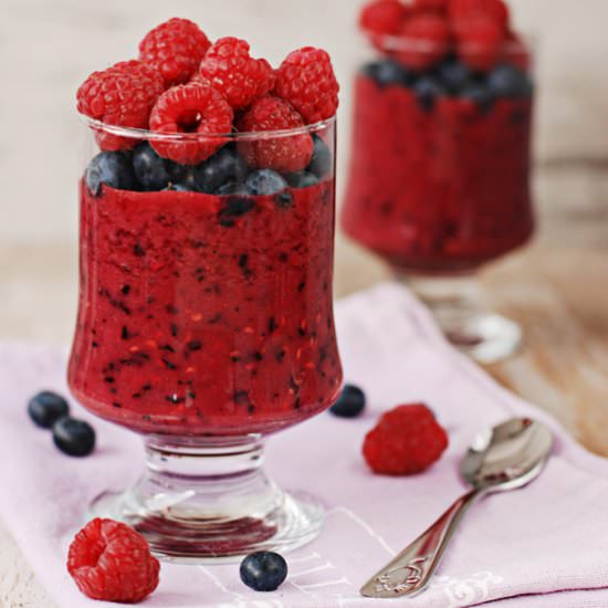 Fruit mousse with chocolate