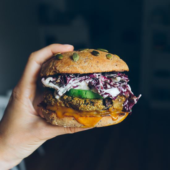 Veggie Burger + Sauce + Slaw