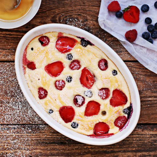 Omelette with fruit