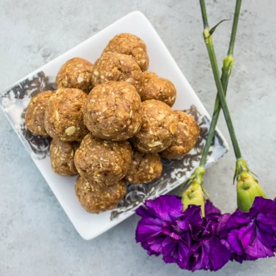 Peanut Butter Oatmeal Energy Bites