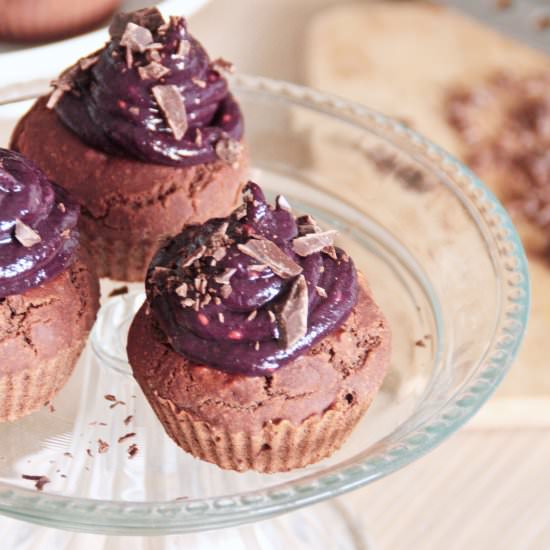 Vegan Chocolate-Berry-Cupcakes