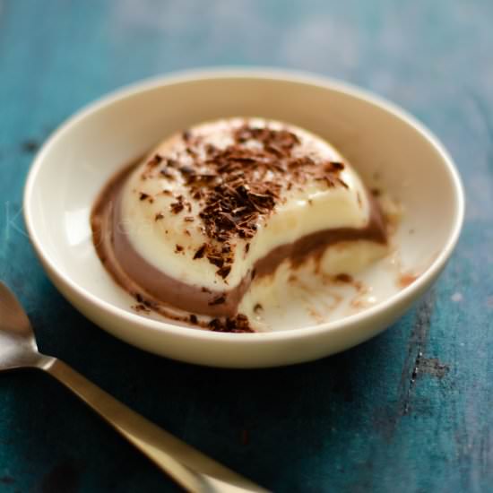 Vanilla and chocolate layer pudding