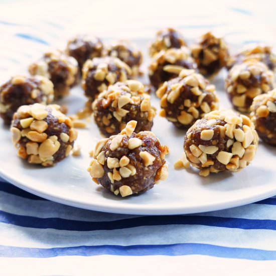 No-Bake Peanut Butter Energy Bites