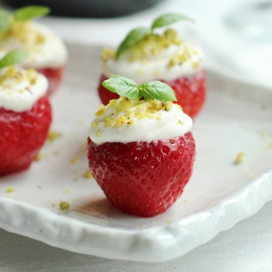 Cheesecake Filled Strawberries