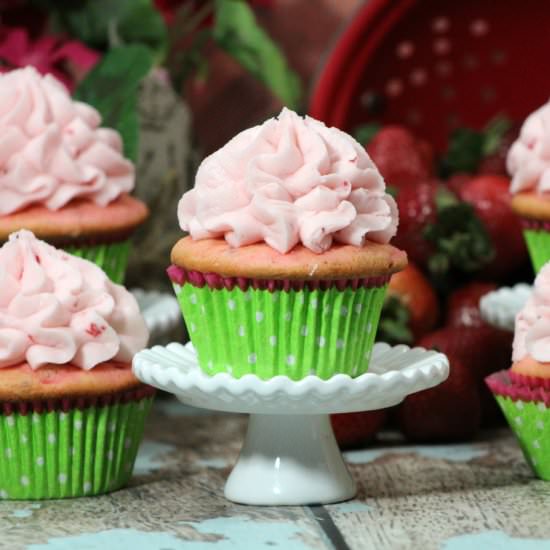 VERY STRAWBERRY CUPCAKES