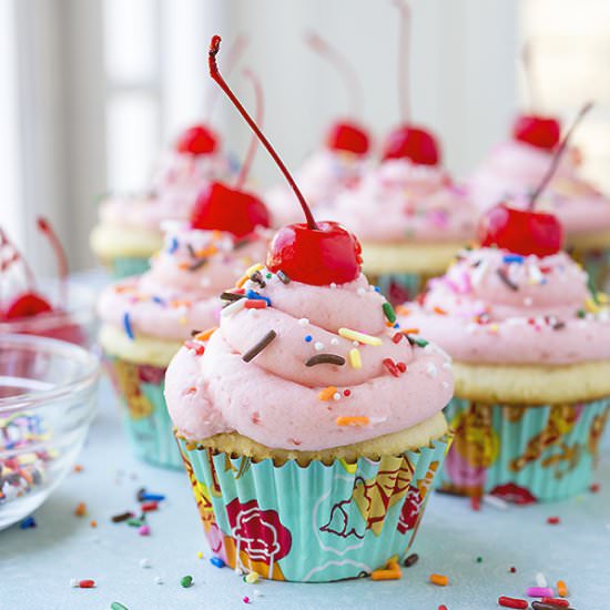 Strawberry Sundae Cupcakes