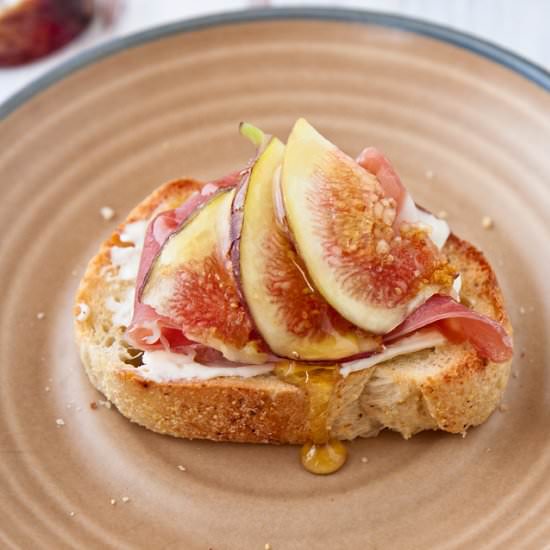 Fig & Prosciutto Crostini