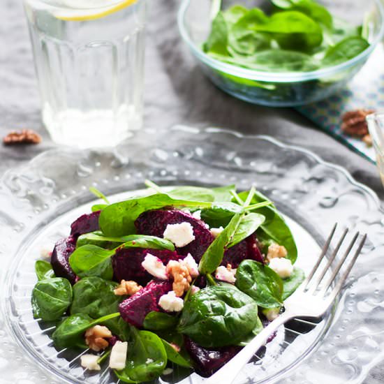 Salad with beets and spinach