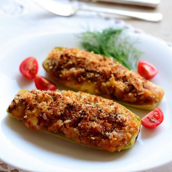 Zucchini filled with vegetables