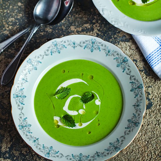 Velvety Pea Soup with Cream