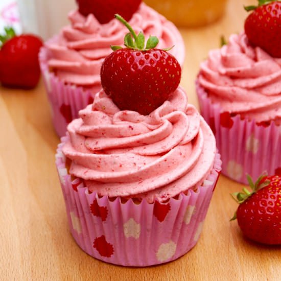 Vanilla Strawberry Cupcakes