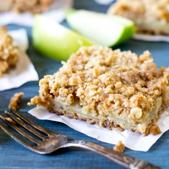 APPLE OATMEAL BARS