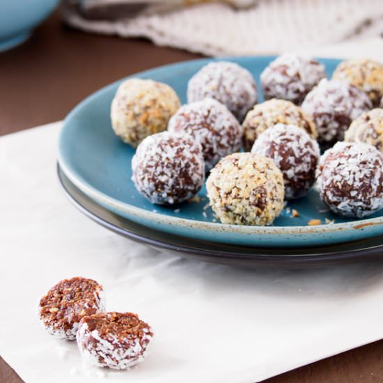 5 Ingredient Date Energy Balls