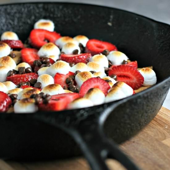 Skillet Strawberry S’mores ~vegan~
