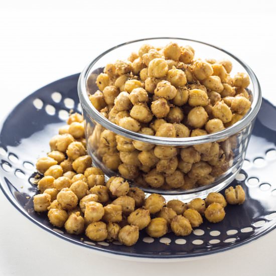 Cheezy Herb Roasted Chickpeas