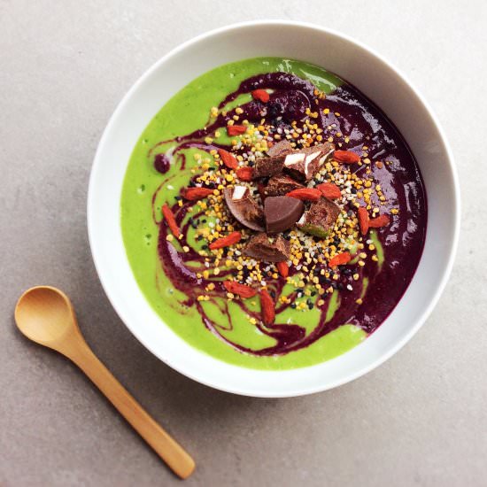 Yin Yang Superfood Smoothie Bowl