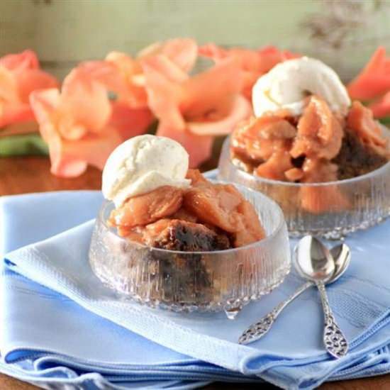 Slow Cooker Peach Cobbler