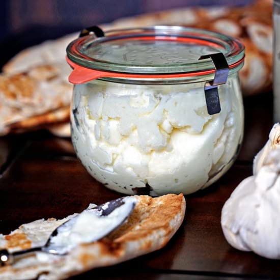 Toum – Lebanese Garlic Spread