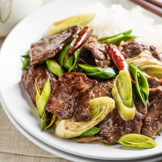 Scallion Beef Stir Fry (葱爆牛肉)