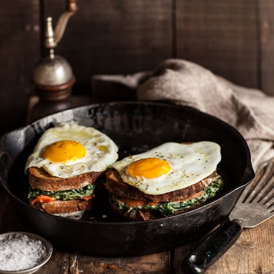 Croque madame with salmon & spinach