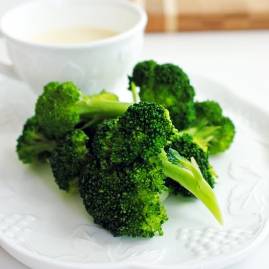 Broccoli with Cheese Sauce