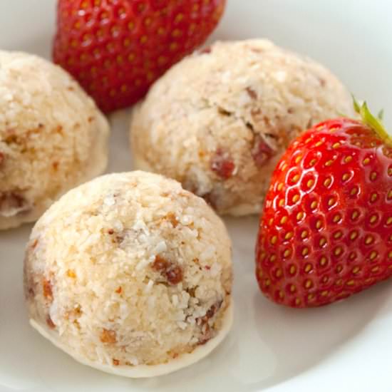 Gluten Free Strawberry Macaroons