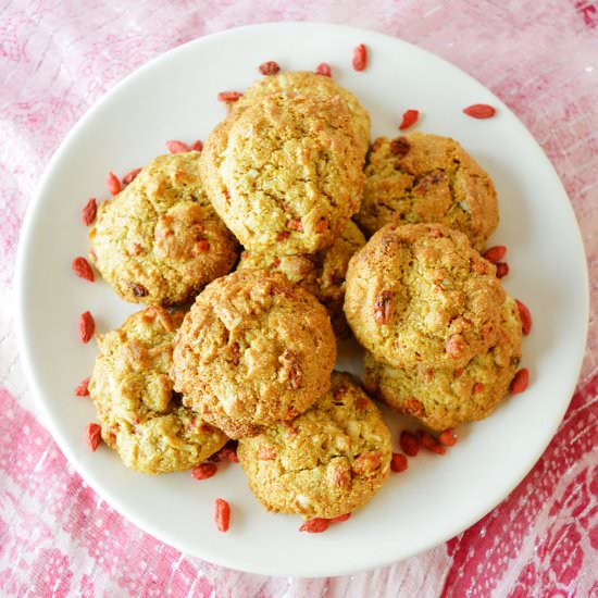 Oatmeal cookies with fruit goji
