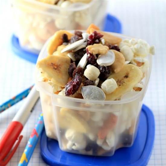Healthy Lunchbox Snack Mix