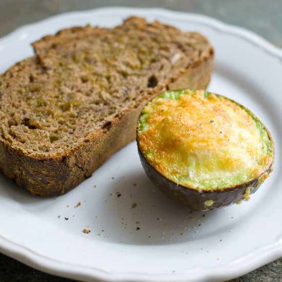 Avocado eggs from the oven