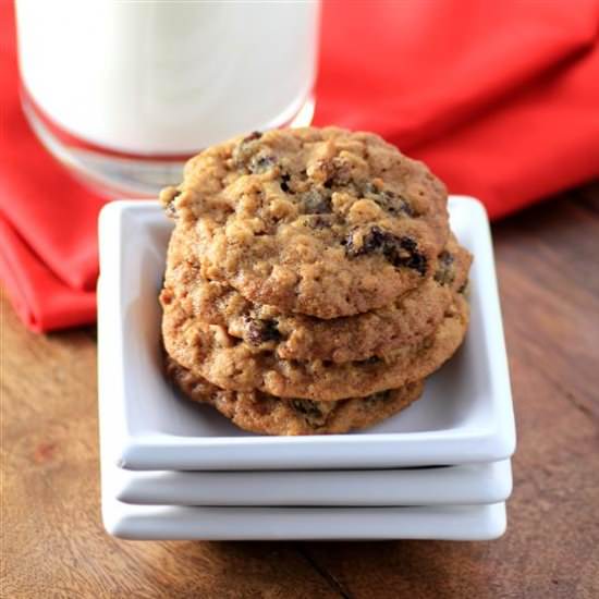 Chewy Oatmeal Raisin Cookies