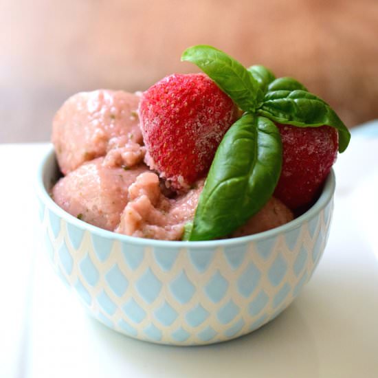 Paleo Strawberry Basil Jello