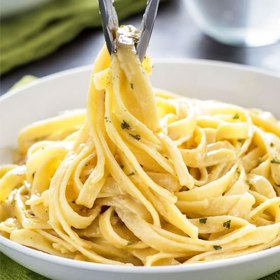 Classic Fettuccine Carbonara