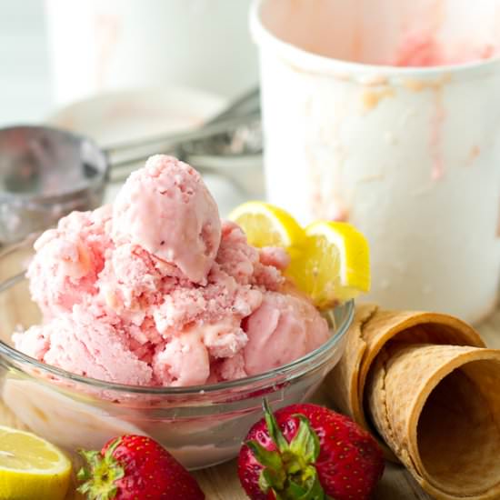 Strawberry Limoncello Frozen Yogurt