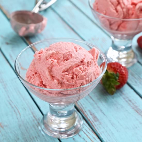 Strawberry Crème Fraîche Ice-cream