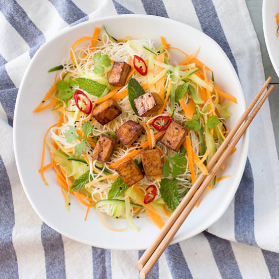 Cold noodle salad with tofu
