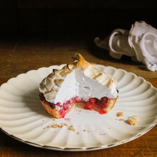Red currant meringue tartlets
