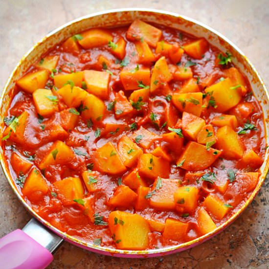 Potatoes in Tomato Sauce