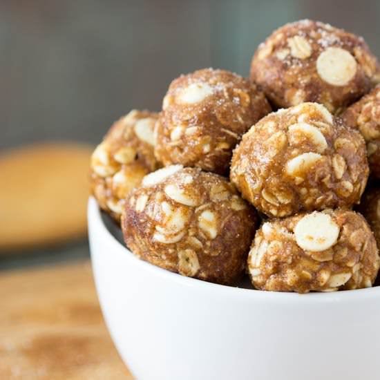 Cinnamon Roll Energy Bites