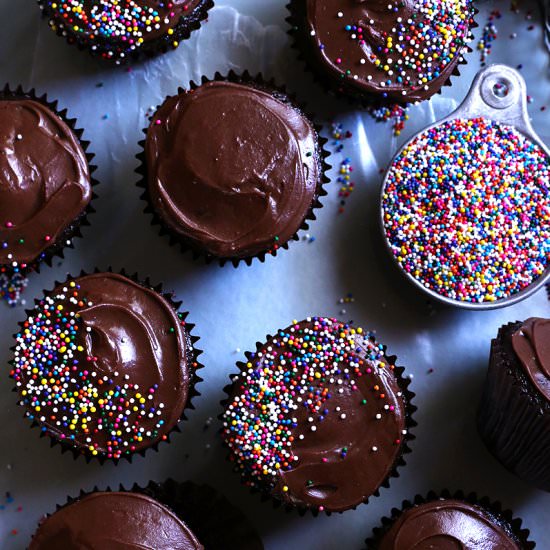 Easiest Chocolate Cupcakes