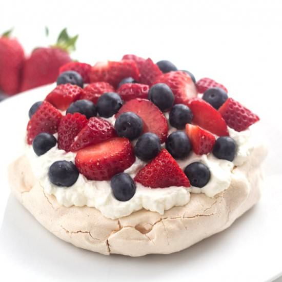 Mini Pavlova with Berries