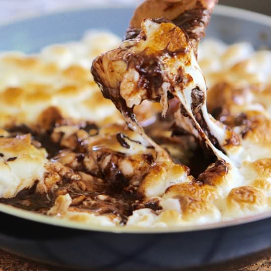 Salted Caramel Banana S’mores Dip