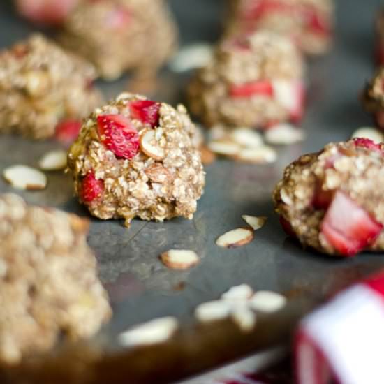 Strawberry Chia Oat Bites