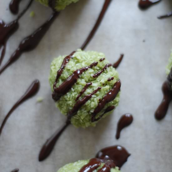 Raw Matcha Macaroons