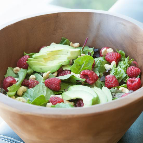 Greens, Raspberries & Cashews Salad