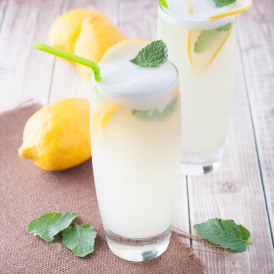 Icy Lemonade in the Blender