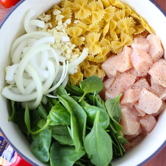 One Pot Cheesy Chicken Lemon Pasta