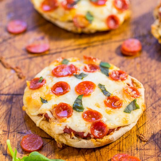 Easy Mini Pepperoni Pizzas