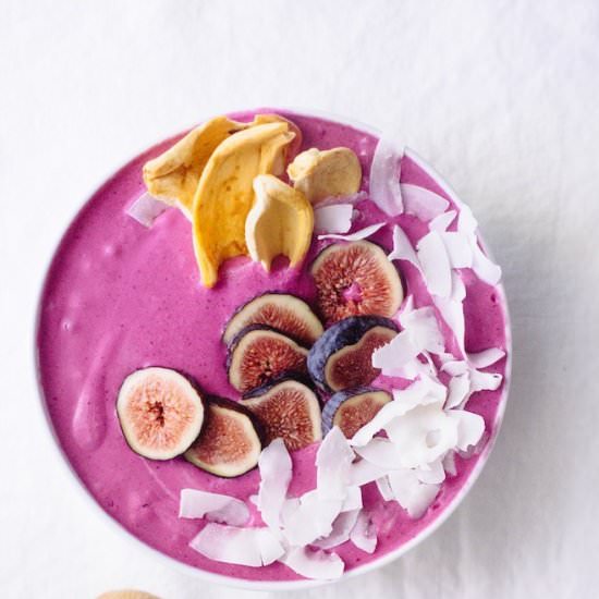 Dragon Fruit Smoothie Bowl