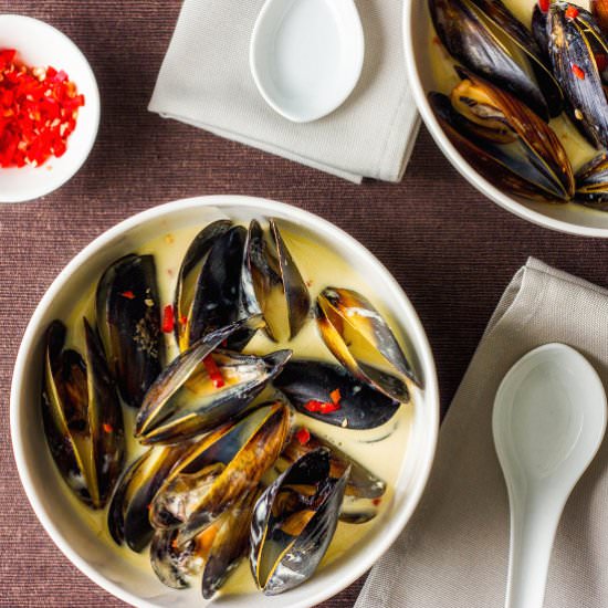 Coconut and Saffron Mussels